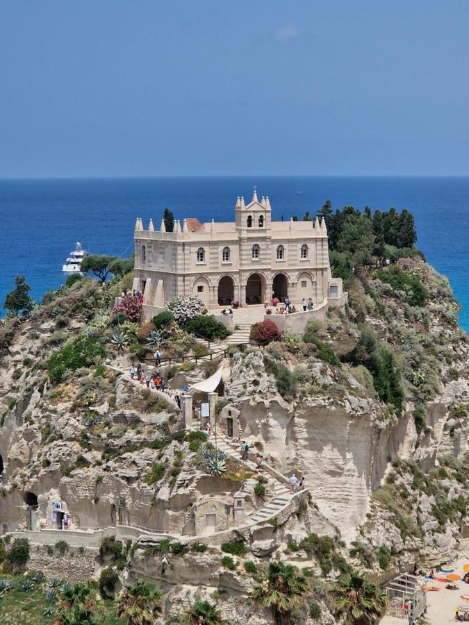 The Lady C - High Apartments Tropea Esterno foto